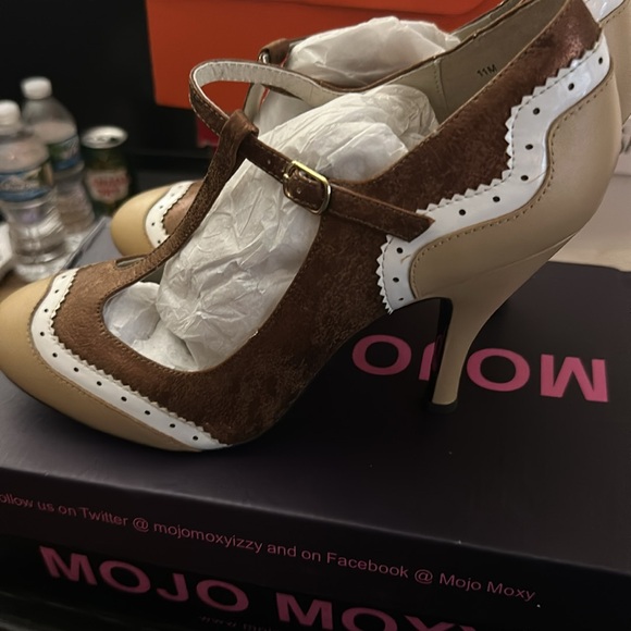 New Pair of Mojo Moxy Butterfield Shoes Leather Upper Size 11M - Picture 2 of 5